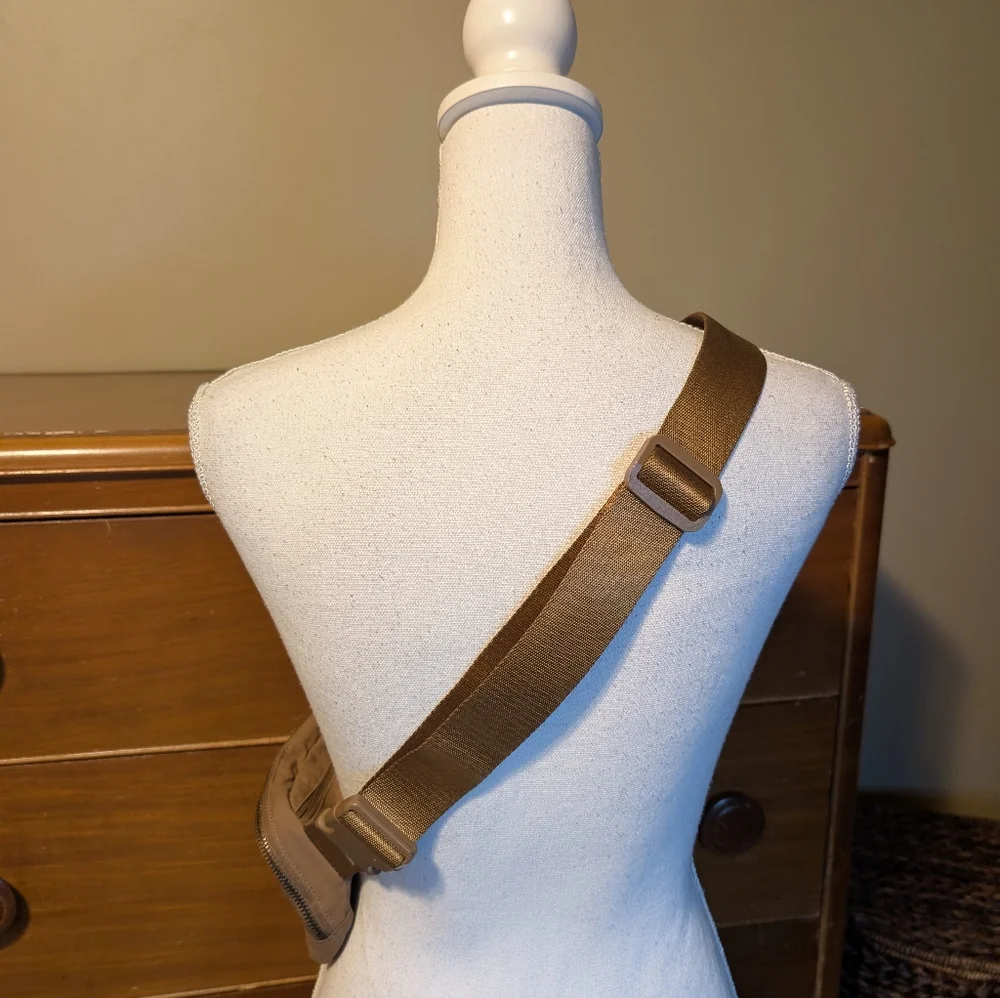 Tan Everywhere Belt Bag Casual Travel Purse Fanny Pack - Picture 6 of 13
